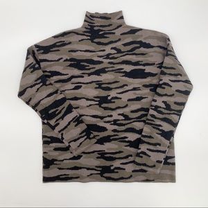 Tahari Lycra safari print sweater